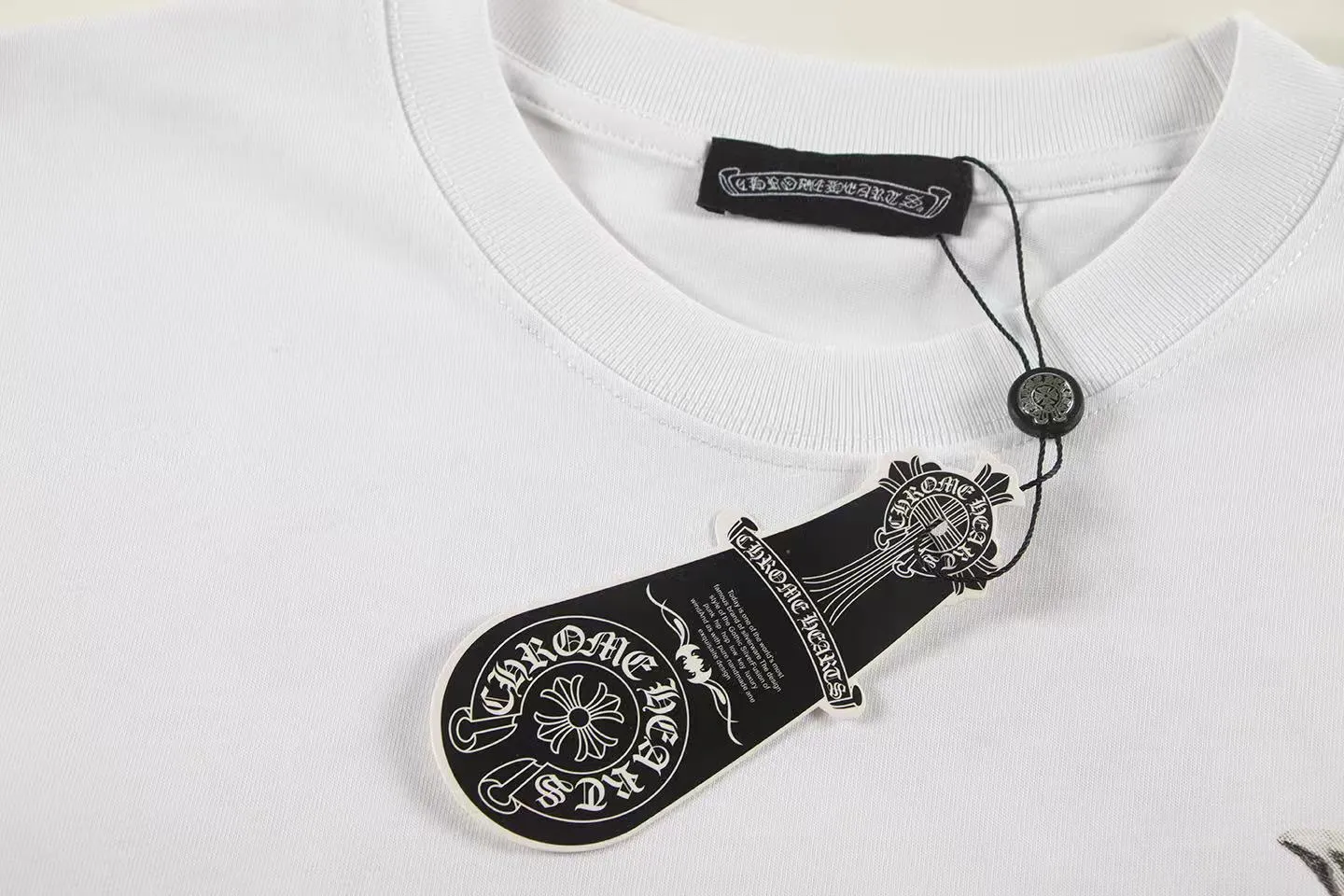 🅿️160 Style: 2025 new Croix Heart short-sleeved T-shirt Material: High version 300g double yarn combed cotton Size: S～XL Color: White Style number: Z024